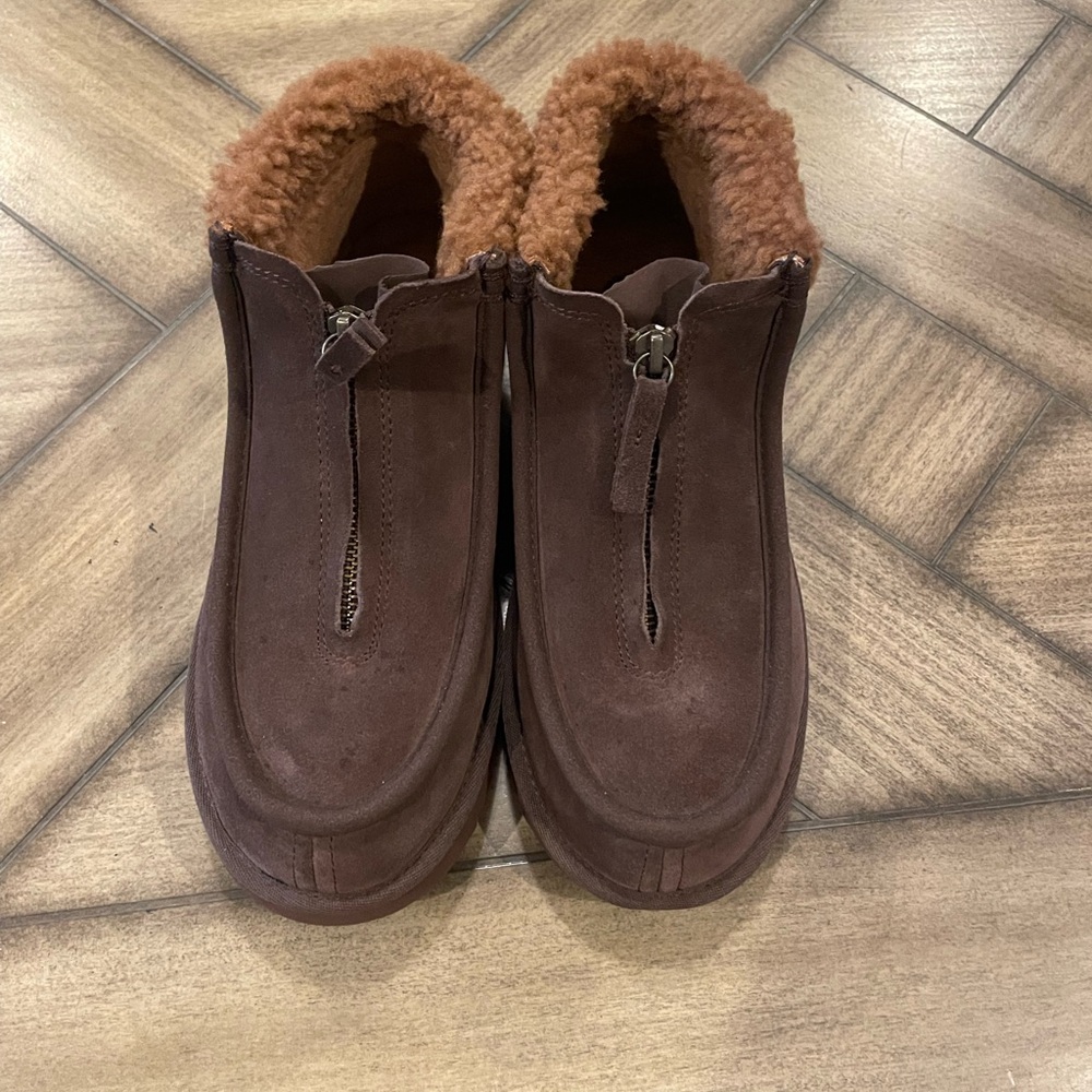 UGG Funkarra boot sz 8M 1143955
Suede burnt cedar 
Used, Worn twice